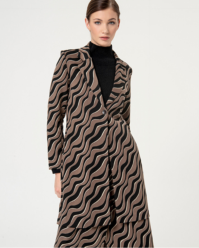 Jacquard coat with lapels...