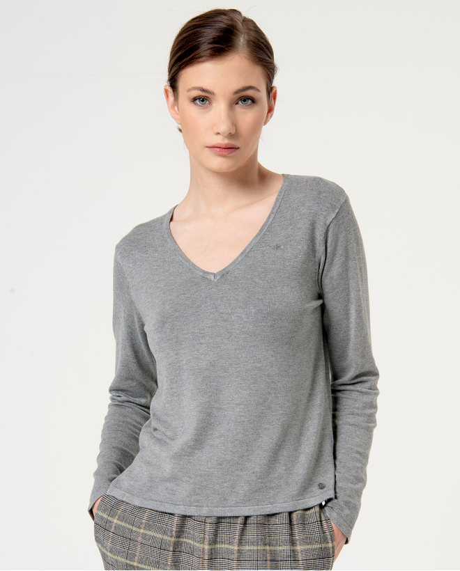 Plain V-neck knitted...