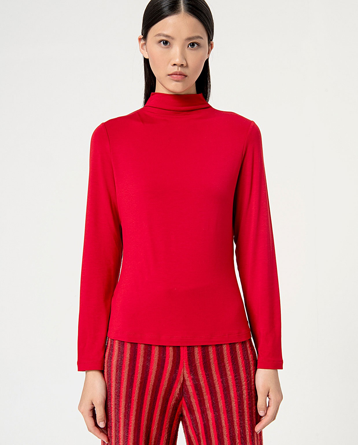 Plain long sleeve t-shirt with perkins collar Red