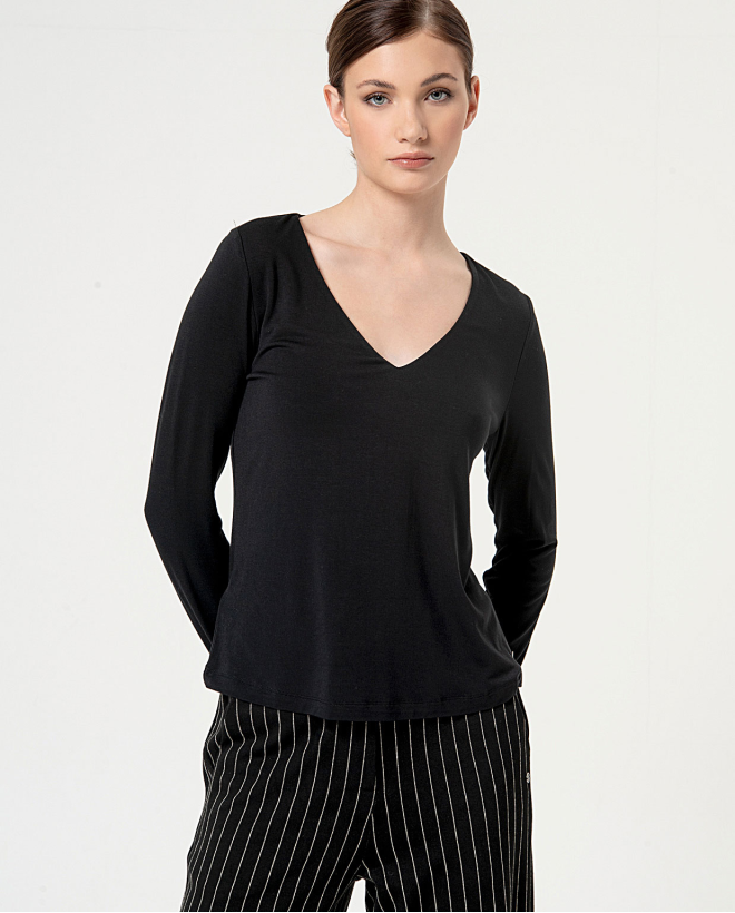 Plain long sleeve V-neck...