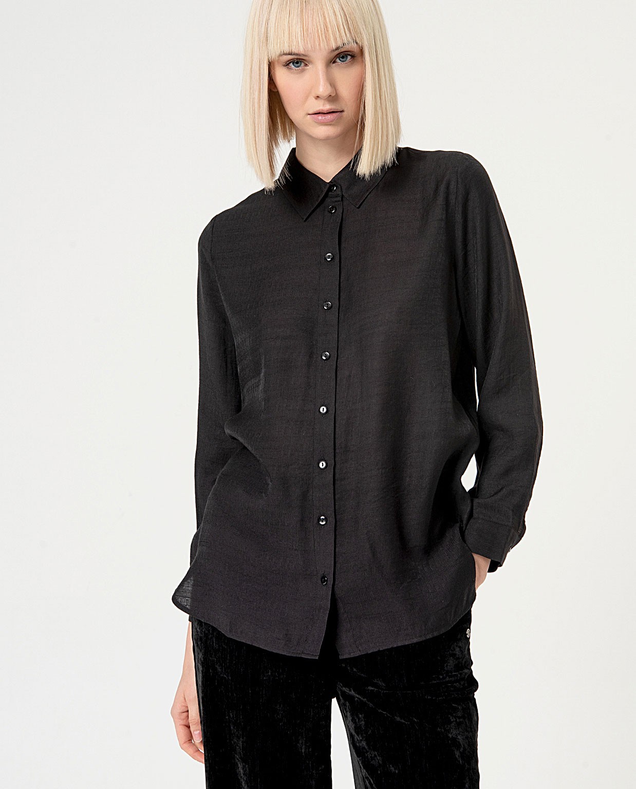 Smooth structured shirt with rounded hem Black