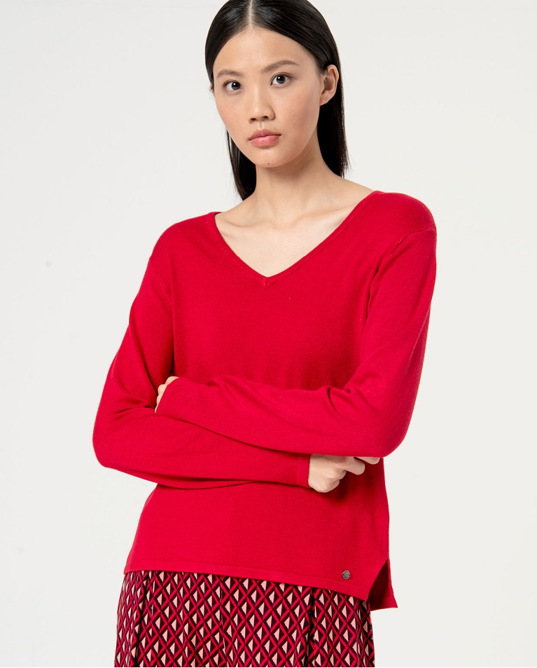 Plain V-neck knitted sweater Red