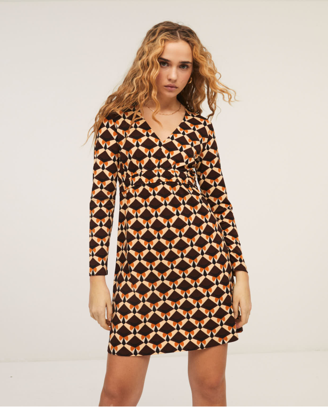 Printed dress with v-neck and gathers Brown