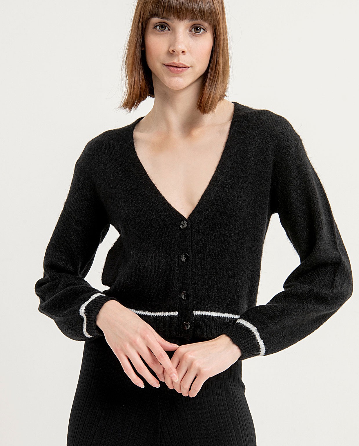 Short V-neck cardigan Black