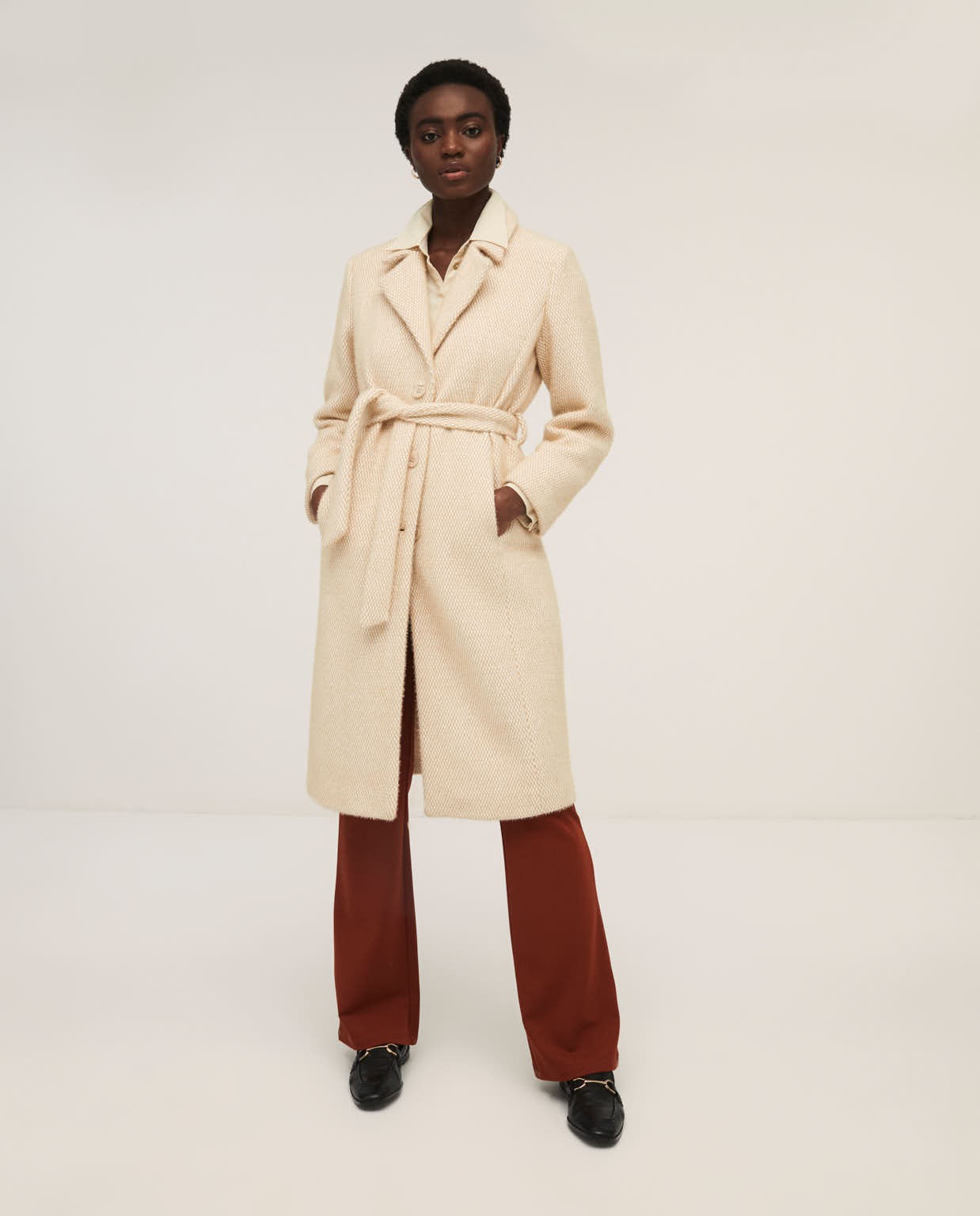 Coat with belt and laper collar Beige