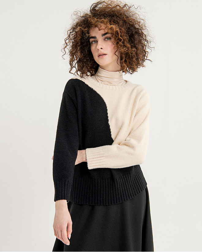 Bicolor round neck knitted jumper Ecru