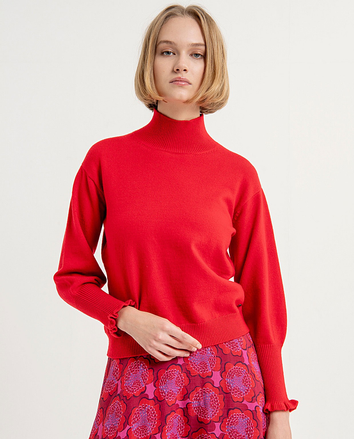 Plain high neck jumper with ruffle cuffs Red