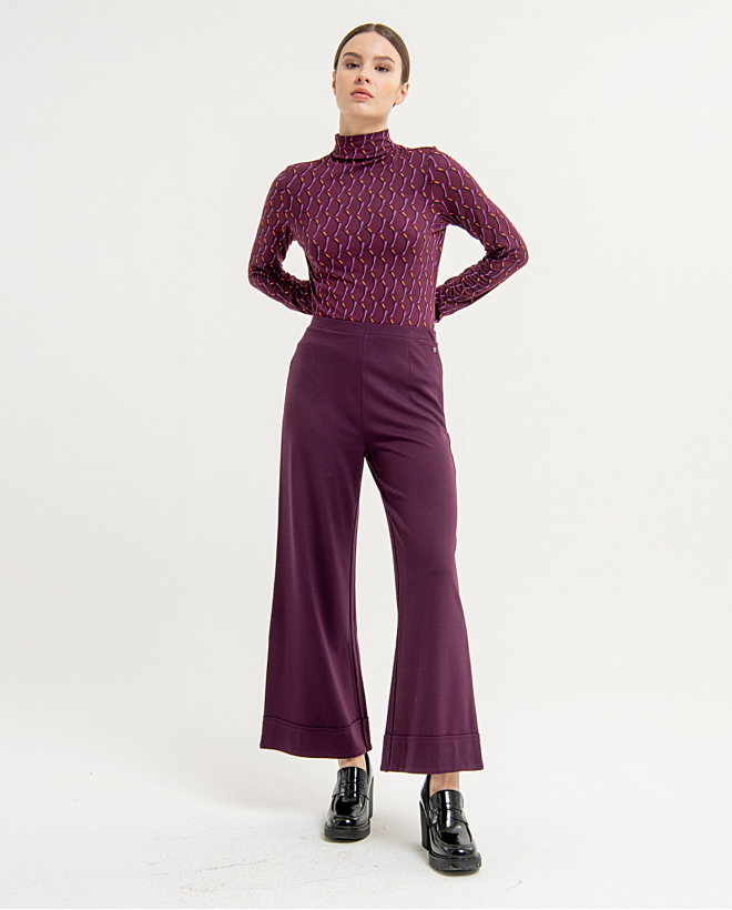 Smooth ankle trousers with flare cut Purple