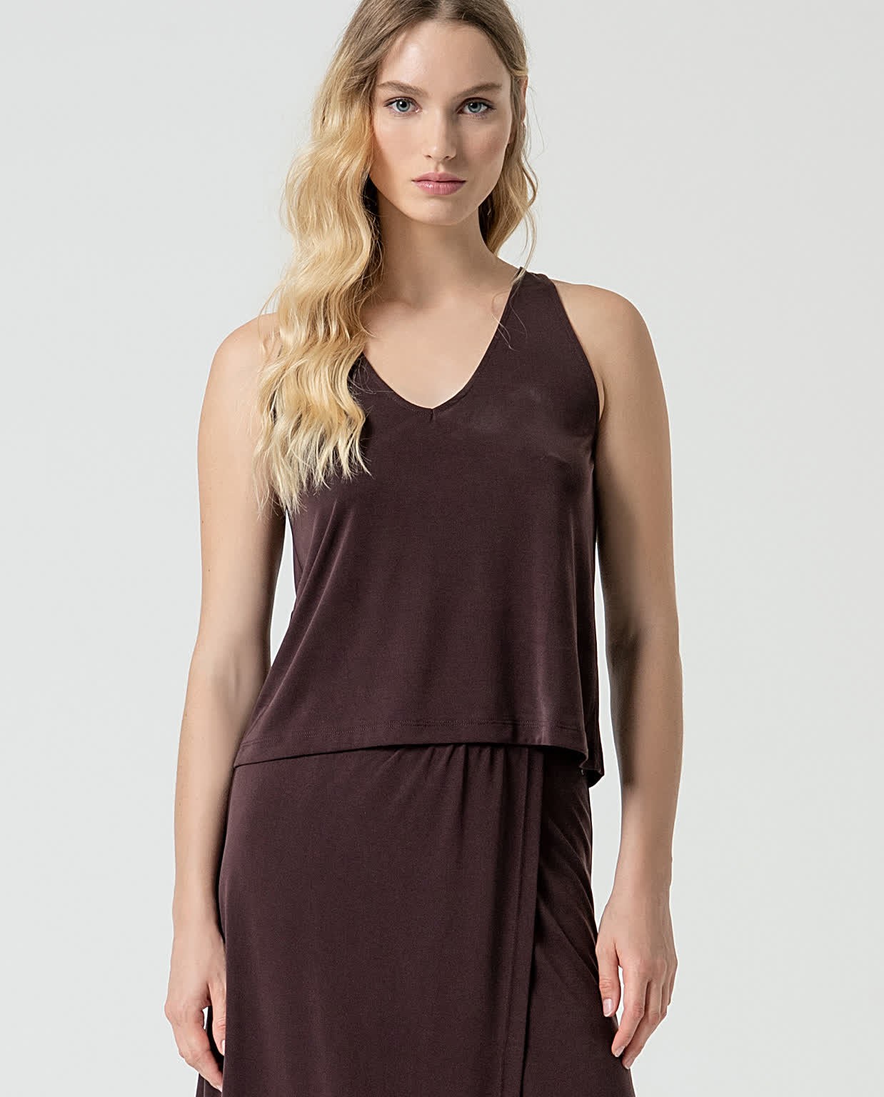 V-neck stretch top  Brown