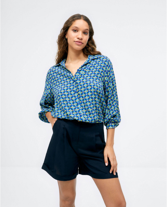 Camicia a maniche lunghe. Vita elastica. Stampa Azzurro