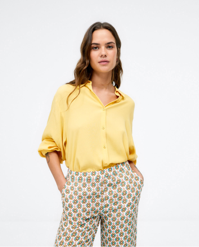 Pantaloni lunghi dritti. Vita elastica. Stampa Giallo