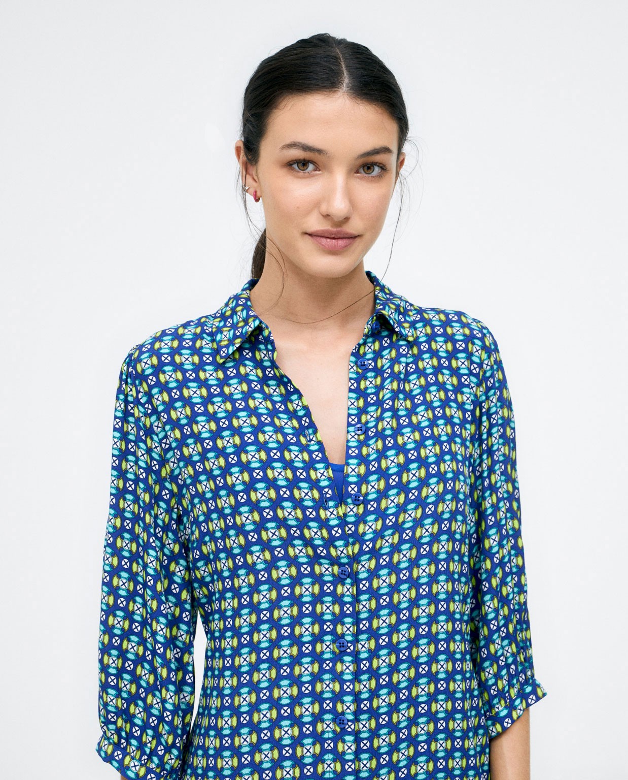 Abito a camicia. Maniche a sbuffo. Stampa  Azzurro