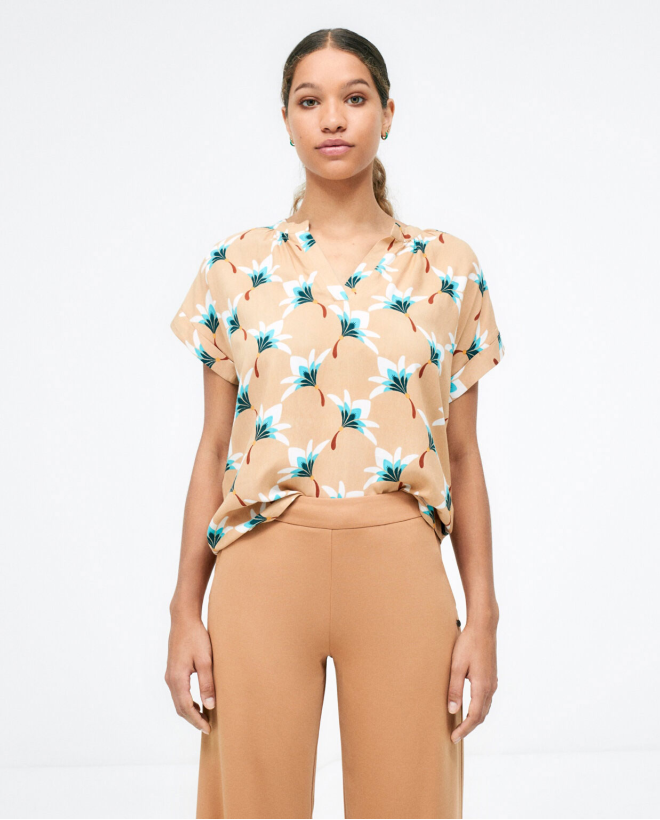 Wide ankle trousers. Elasticated. Plain Beige