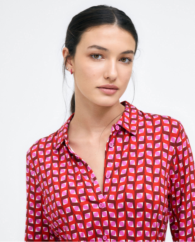 Camicia a maniche lunghe. Stampa geometrica Rosso