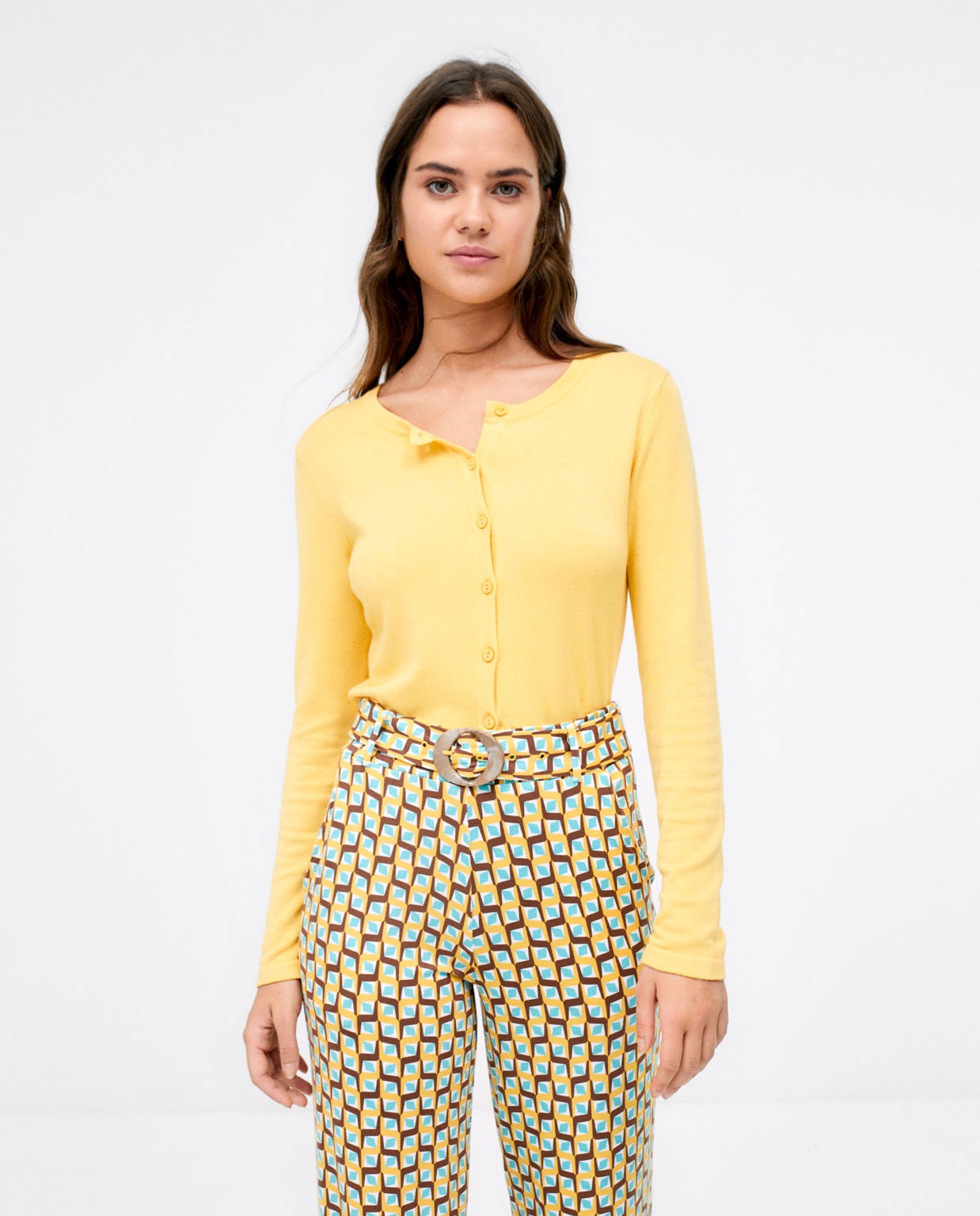Pantaloni lunghi dritti con cintura. Stampa  Giallo