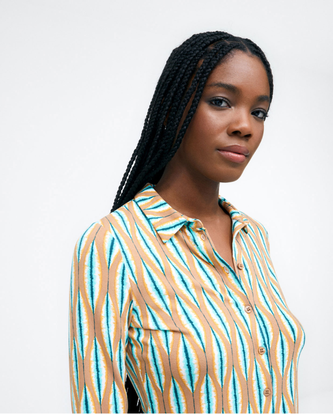 Camicia a maniche lunghe. Elastica. Stampa Beige
