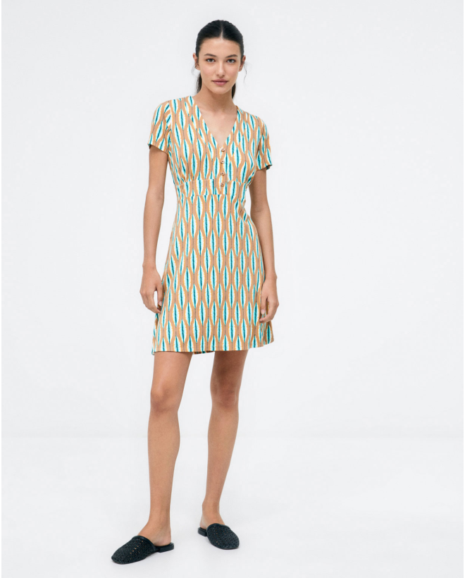 Short dress. V-neck....