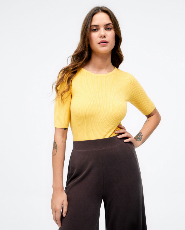 Maglia a coste con maniche alla francese. Semplice Giallo