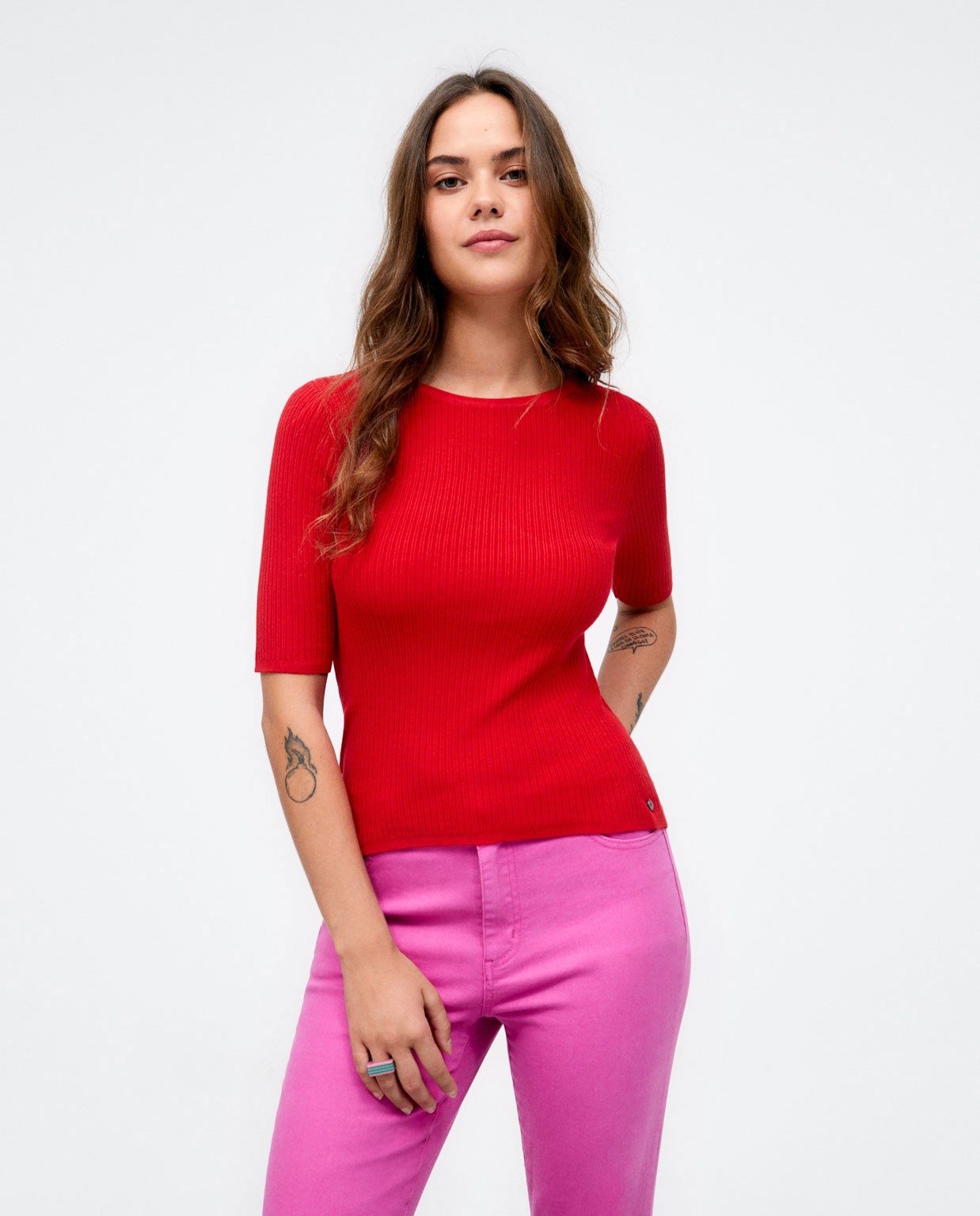 Maglia a coste con maniche alla francese. Semplice Rosso