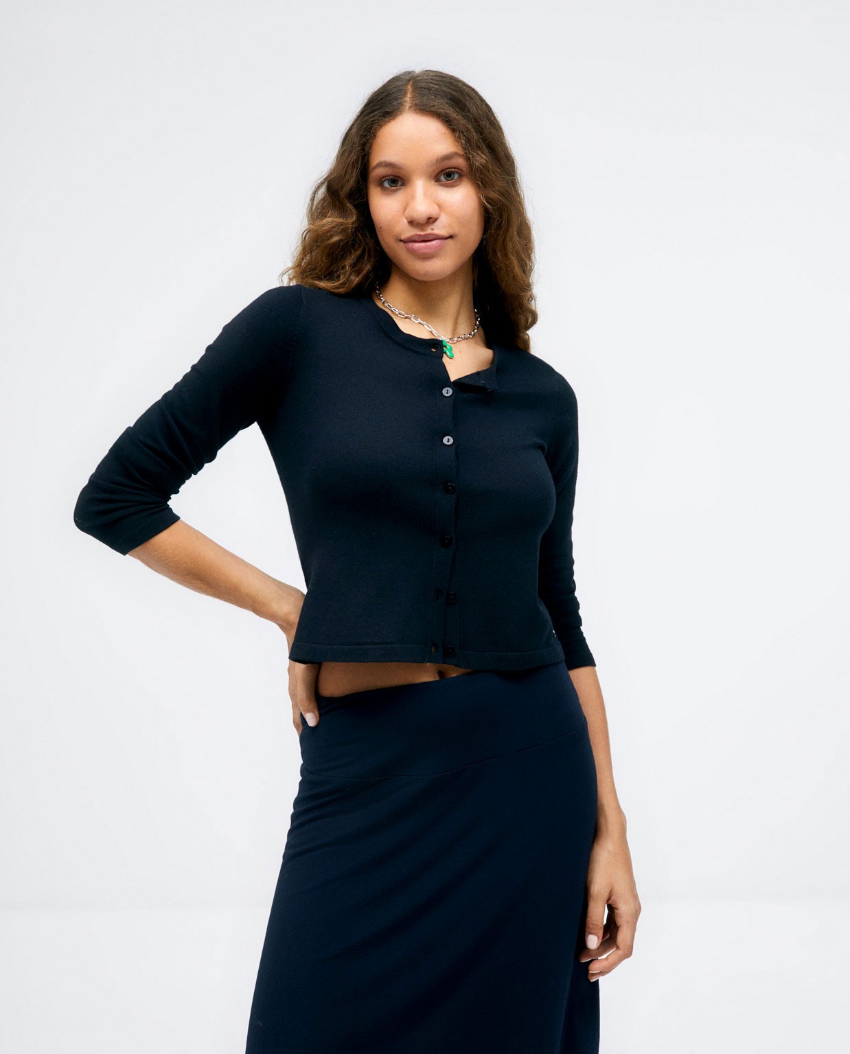 Cardigan corto a maglia con maniche lunghe. Sempli Nero