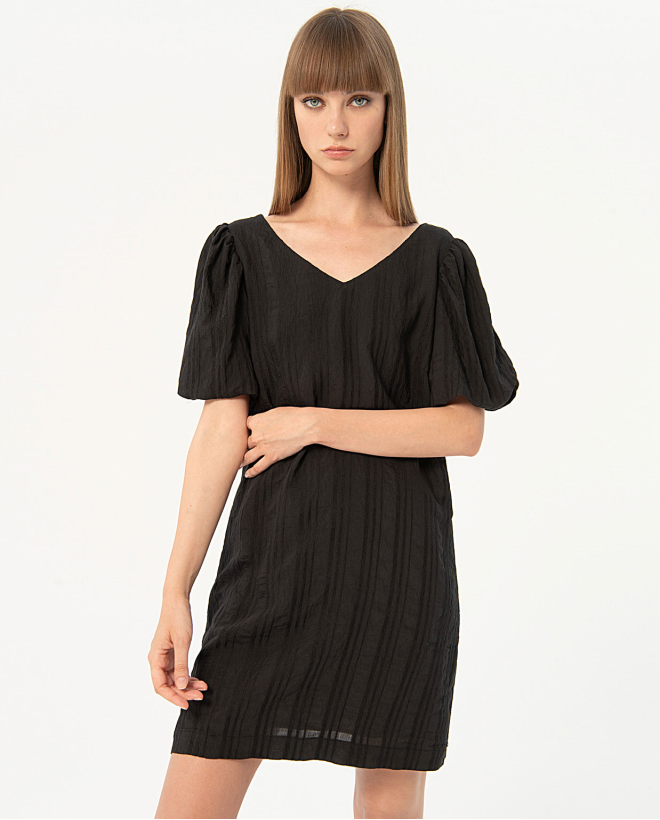 Vestito corto dritto con texture Nero
