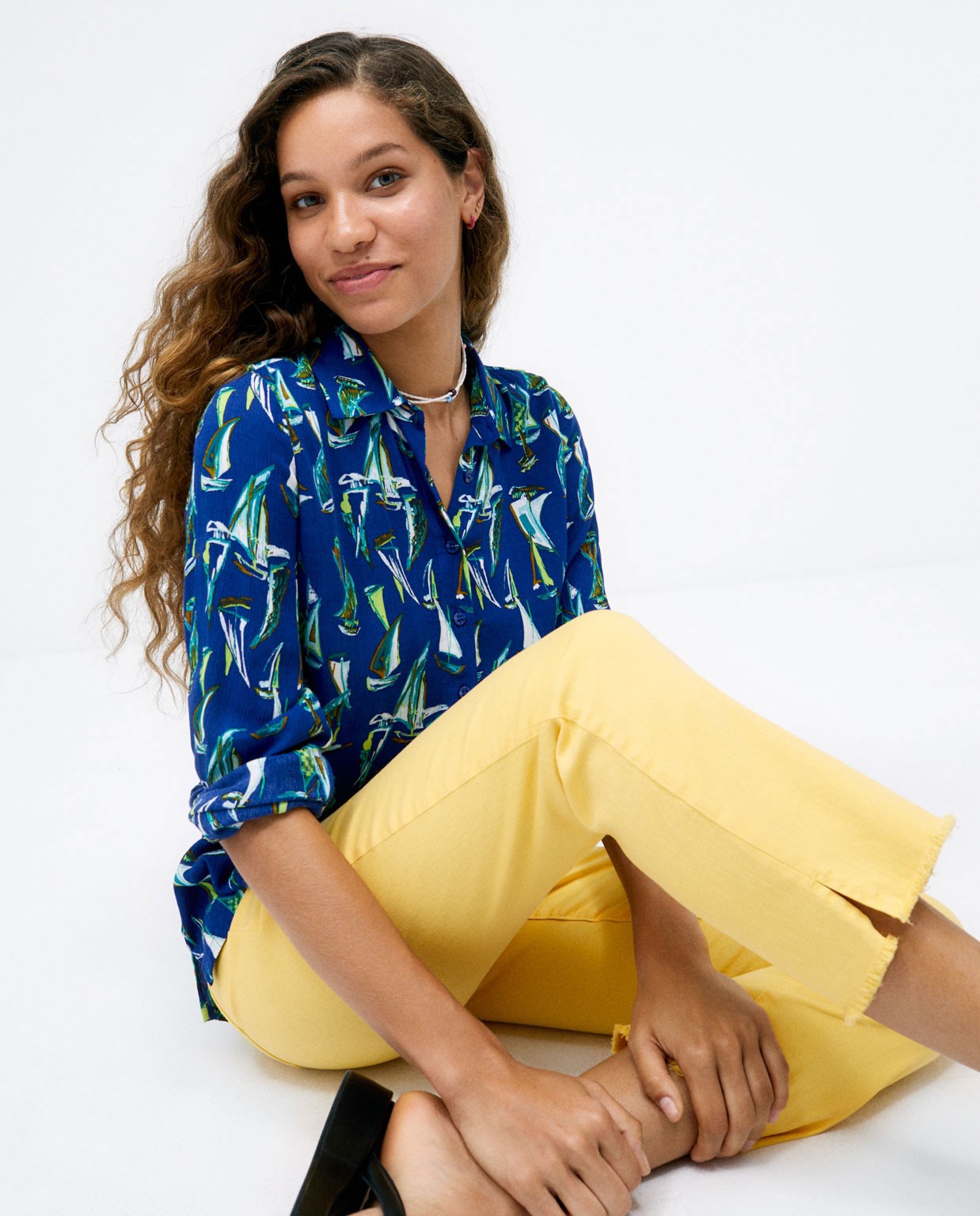 Camicia a maniche lunghe. Stampa di candele.  Azzurro