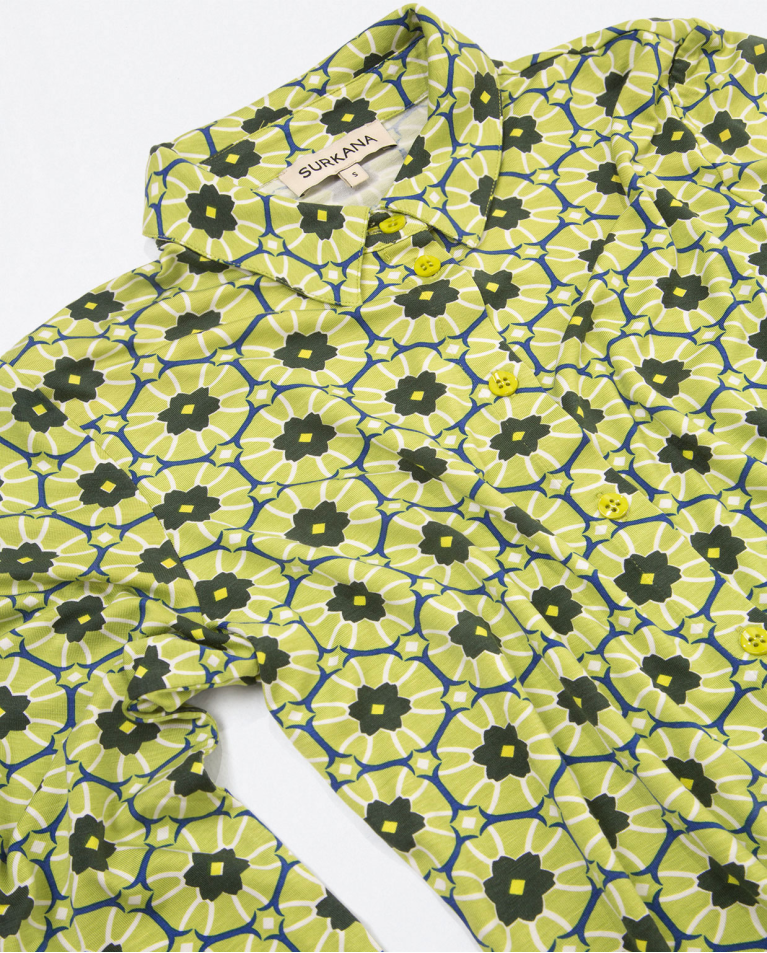 Camicia a maniche lunghe. Elastico. Stampa Verde