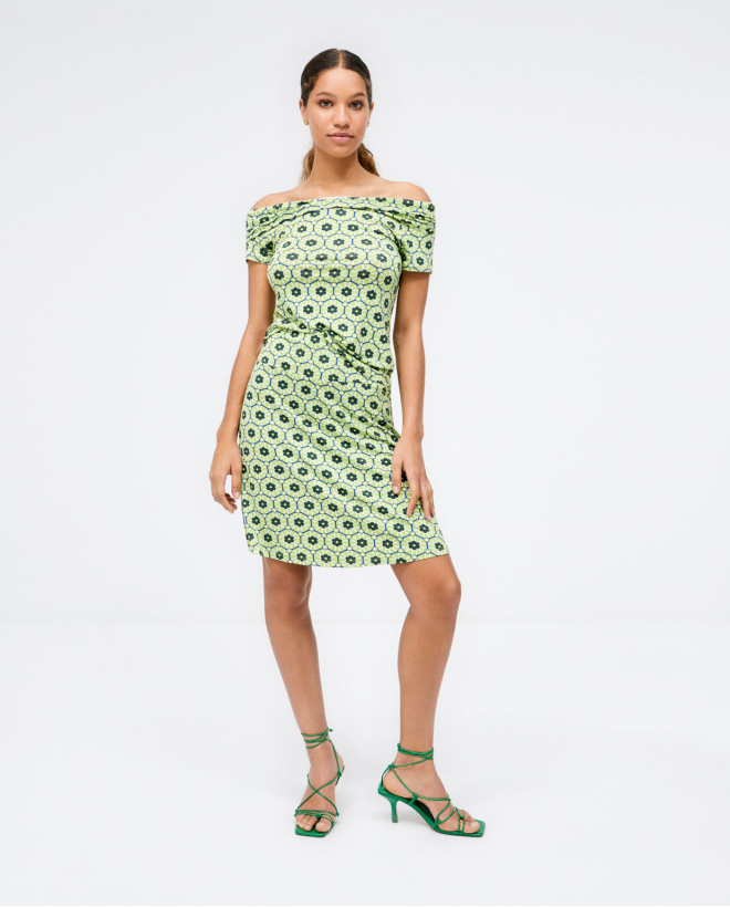 Short fla skirt....