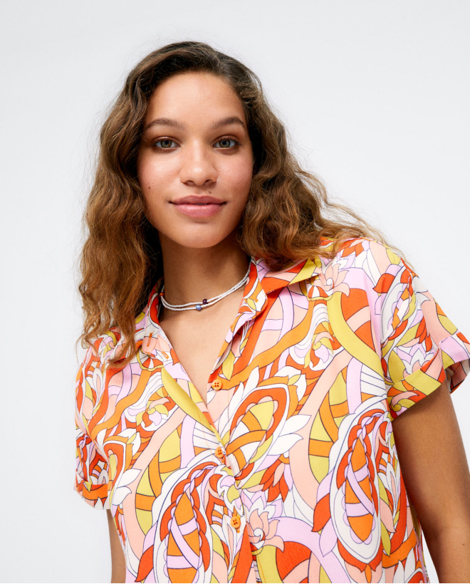 Camicia lunga a maniche corte. Stampa Arancione