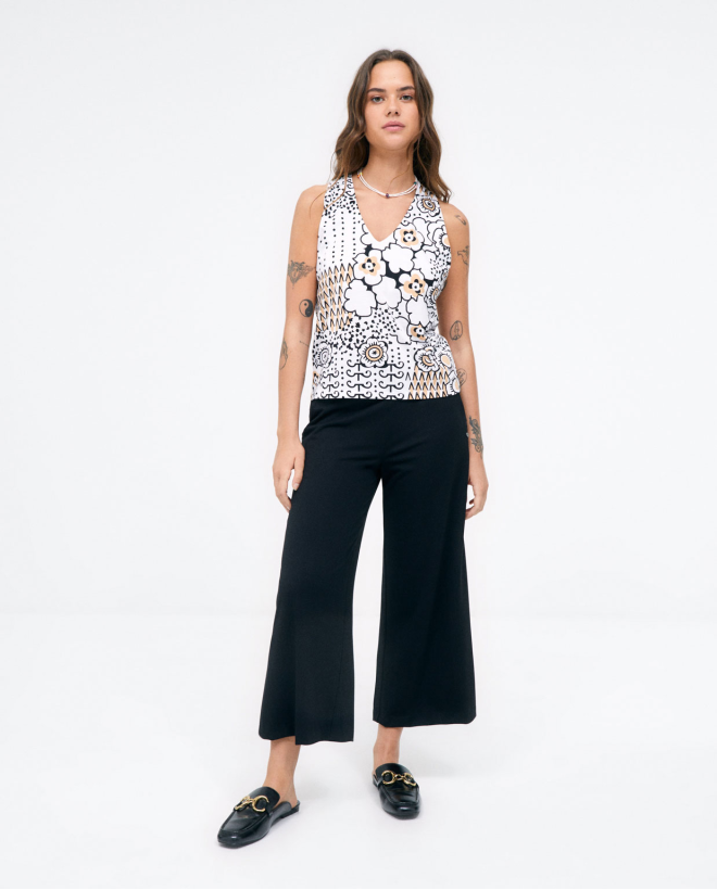 Crossed back T-shirt. Off...