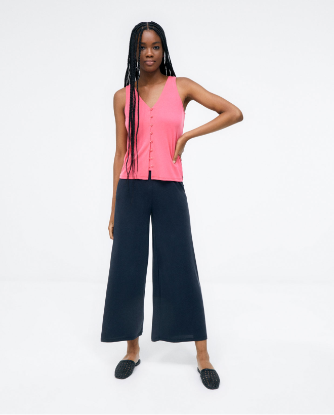 Strappy blouse. V-neck....