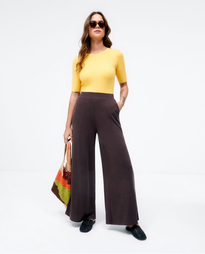 Wide long trousers. Plain....