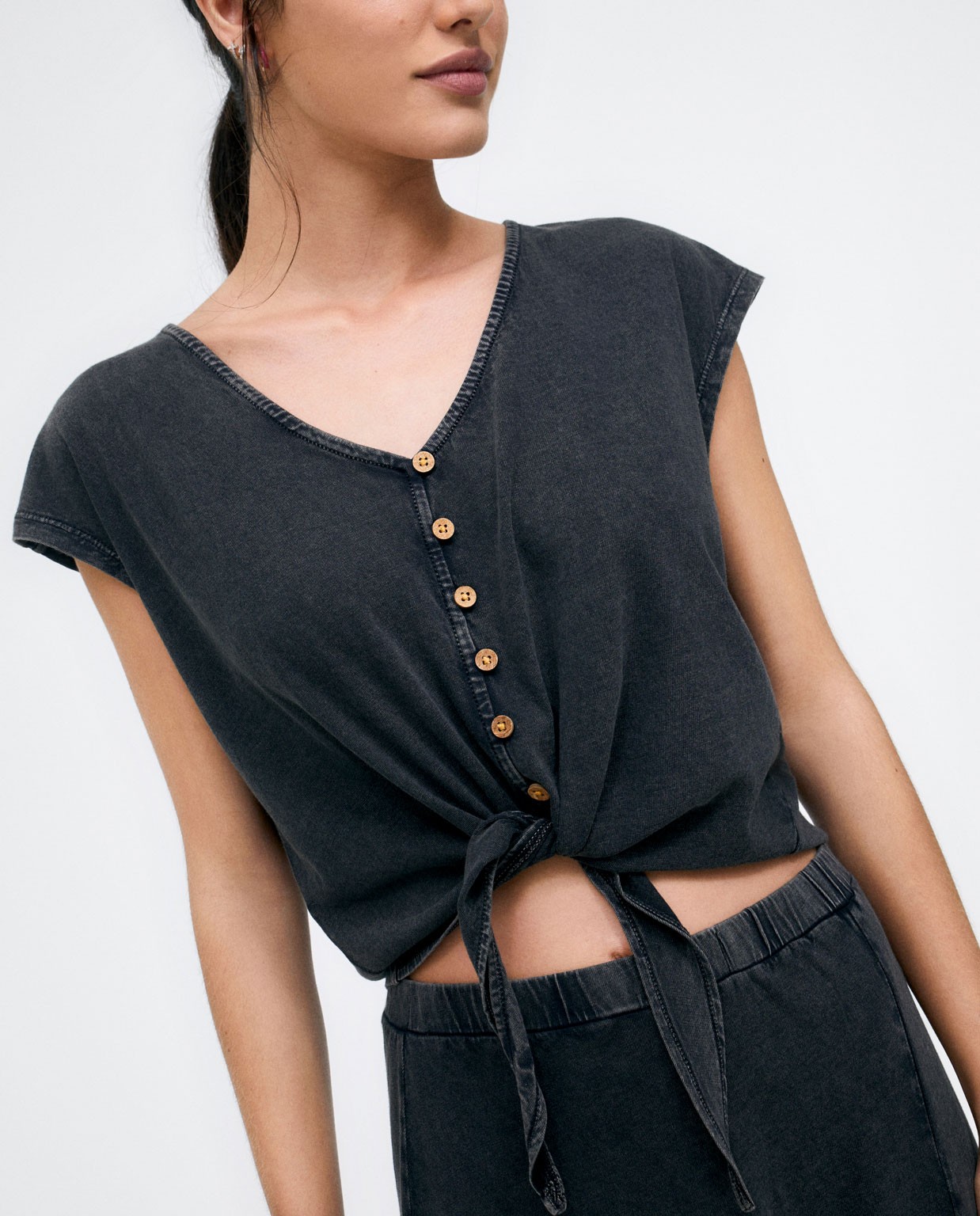 Top giapponese con maniche annodate. Elastico. Nero