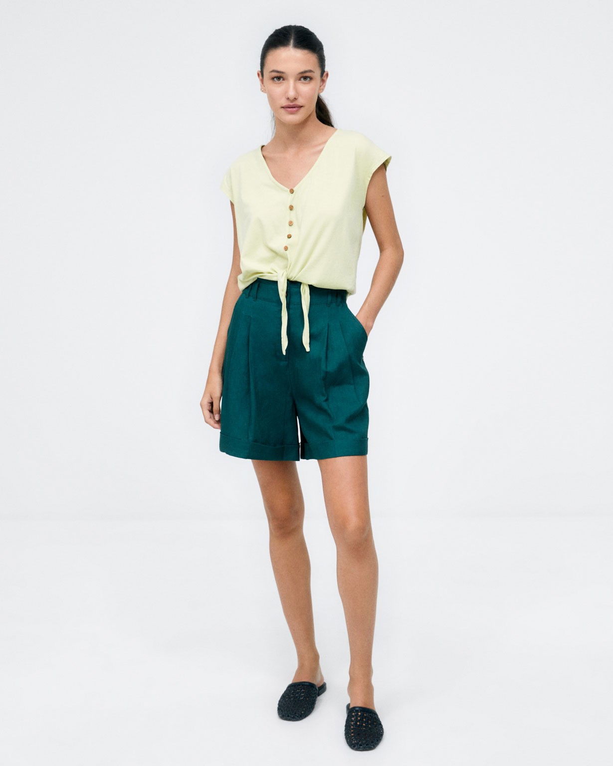 Top giapponese con maniche annodate. Elastico. Verde acido