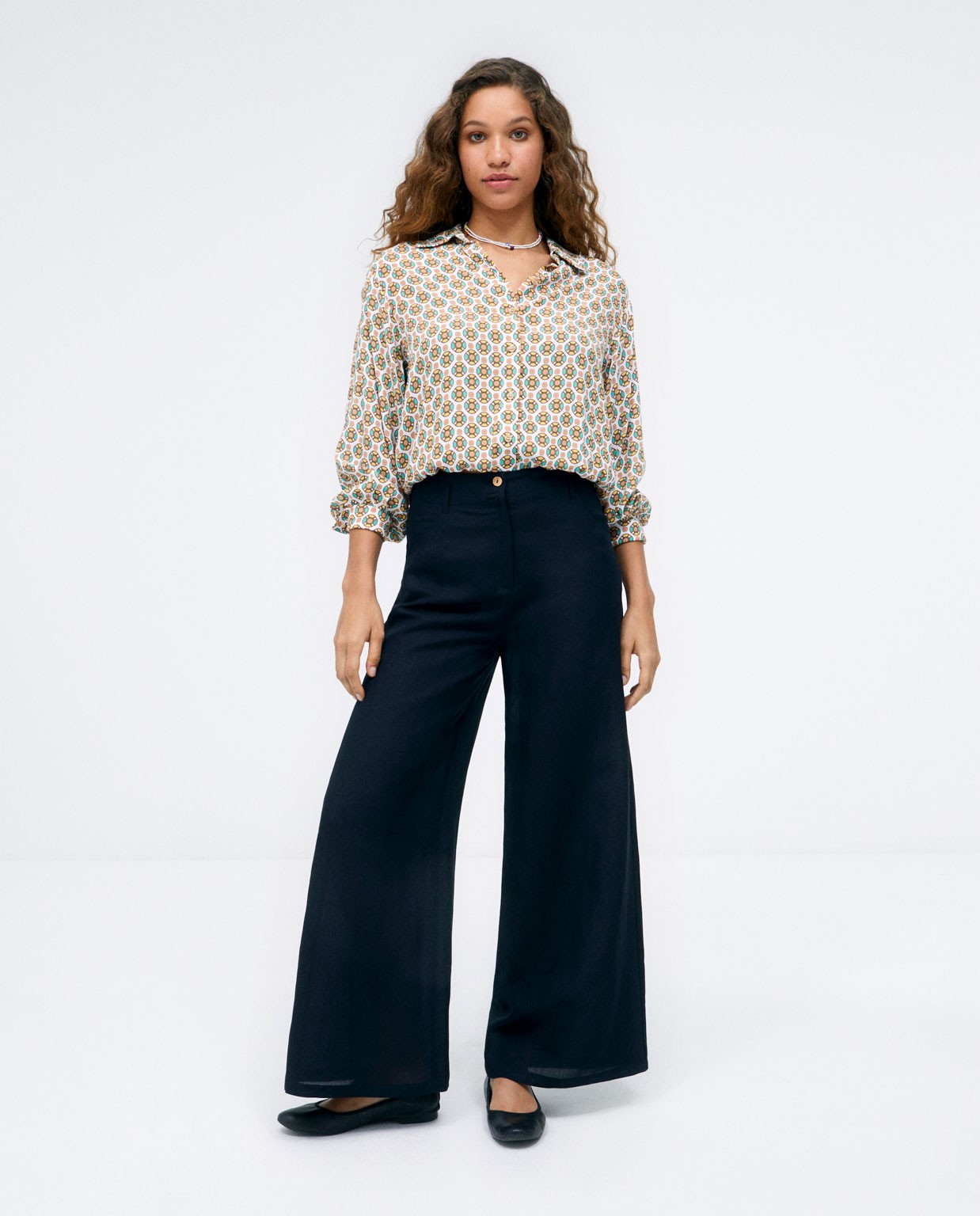 Wide long trousers with pockets. Plain  Black