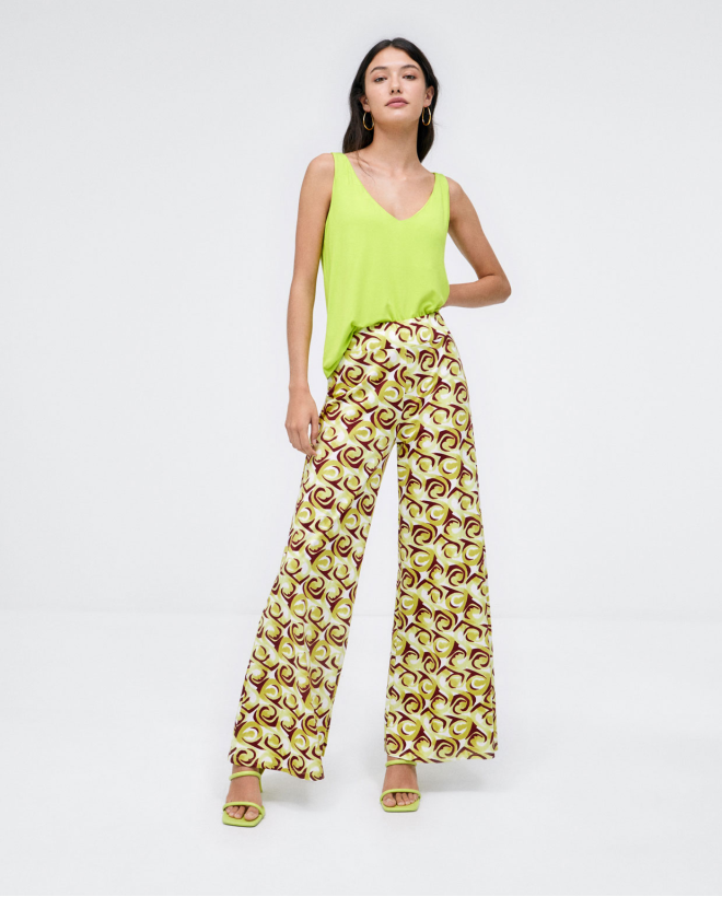 Fla long trousers. Elastic....