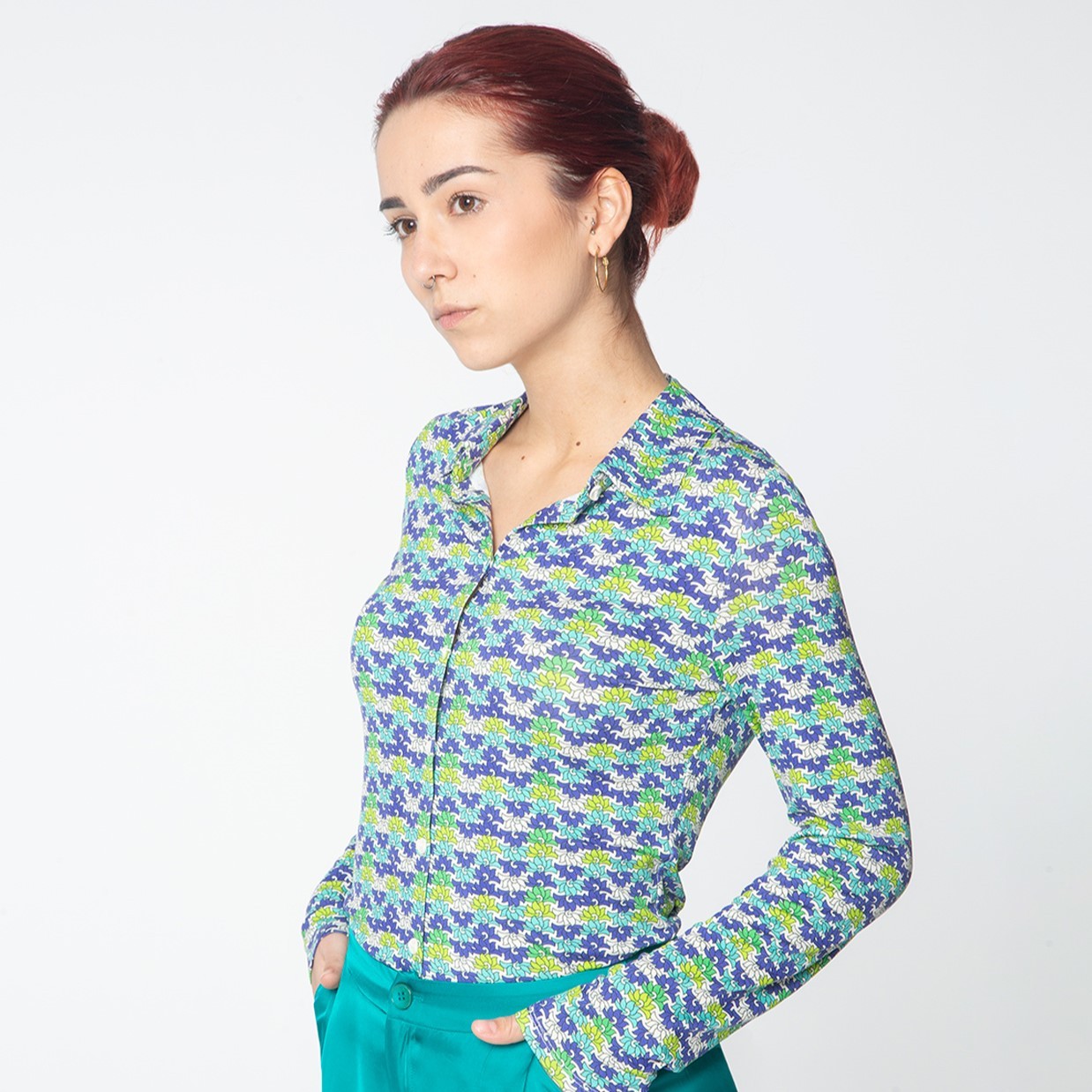 Camicia a maniche lunghe. Elastico. Stampa Azzurro